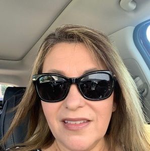 Meet your Posher, Dena